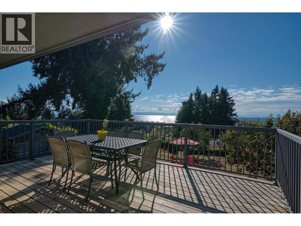 4735 Laurel Avenue, Sechelt