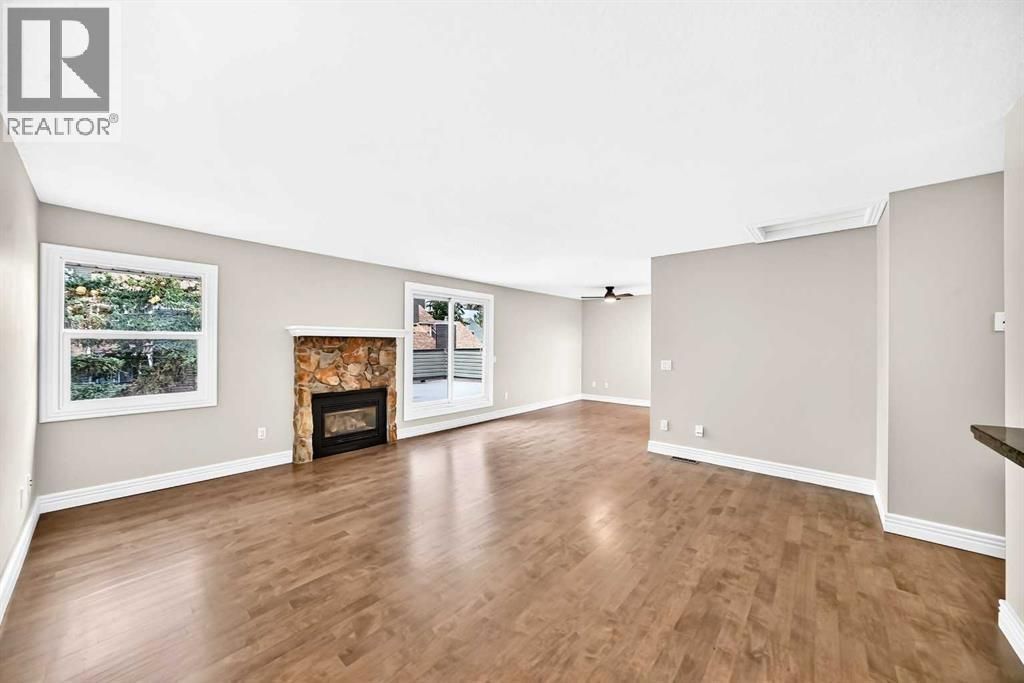 225, 33 Glamis Green Sw, Calgary