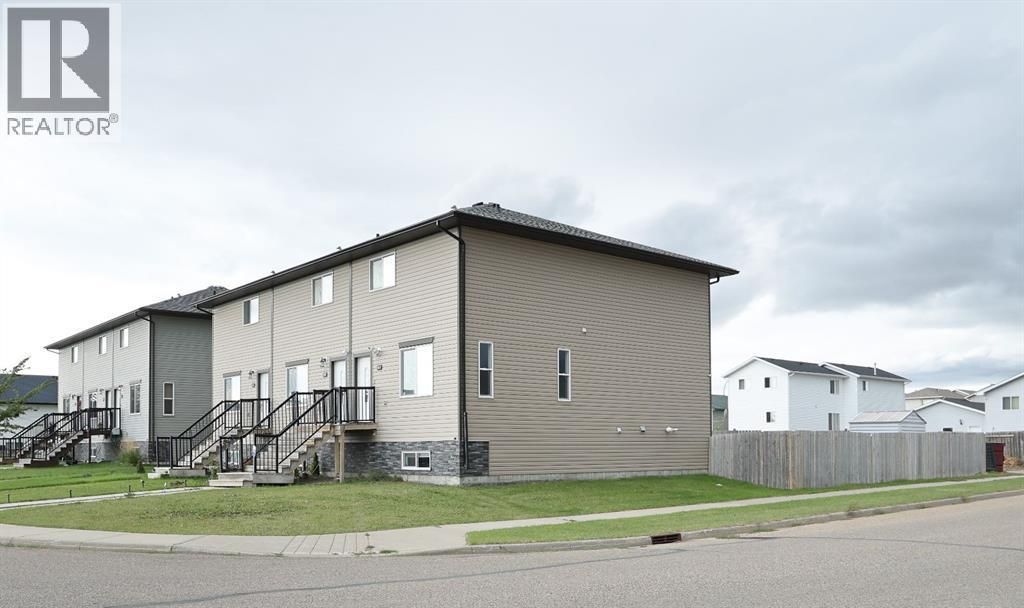 347 17 Street E, Brooks