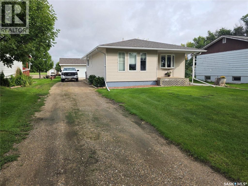 758 Saskatchewan Avenue, Milden