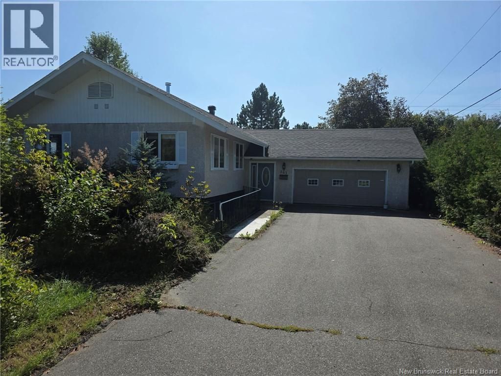 141 Neil, Bathurst