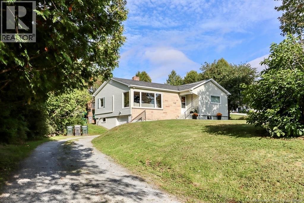 745 Main Street, Hampton
