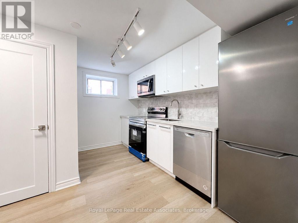 Bsmt - 20 Silvercrest Avenue, Toronto (alderwood)