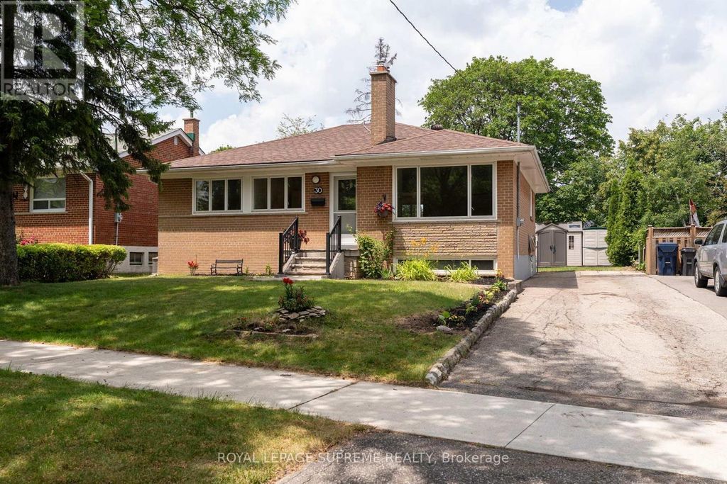 30 Benway Drive, Toronto (rexdale-Kipling)