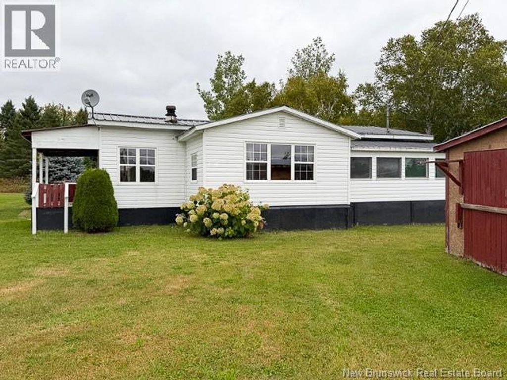 403 Route 390, Rowena