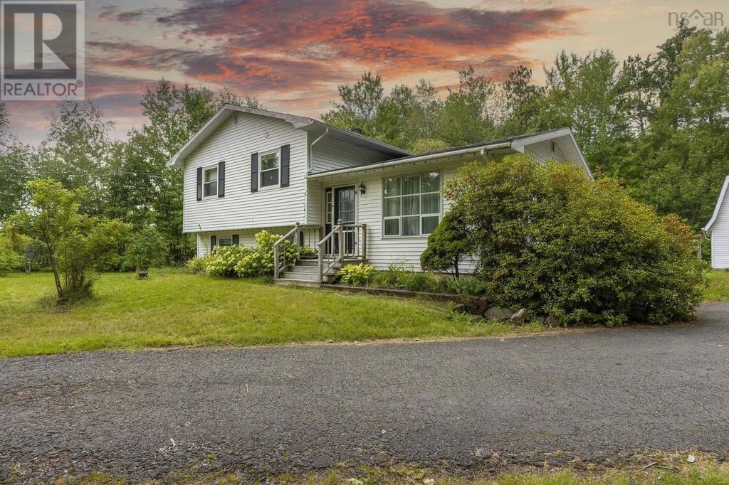 251 Hall Road, South Greenwood