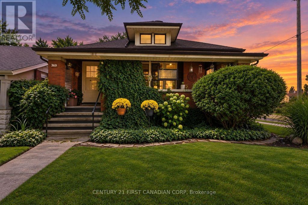 369 Oakland Avenue, London East (east M)