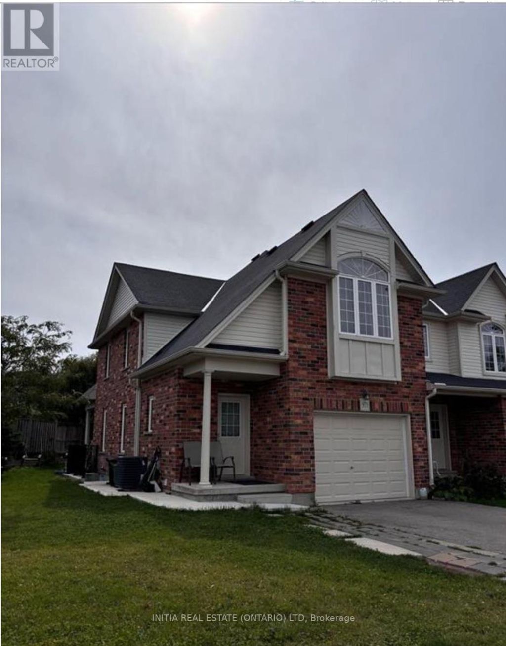 971 Silverfox Crescent, London North (north S)