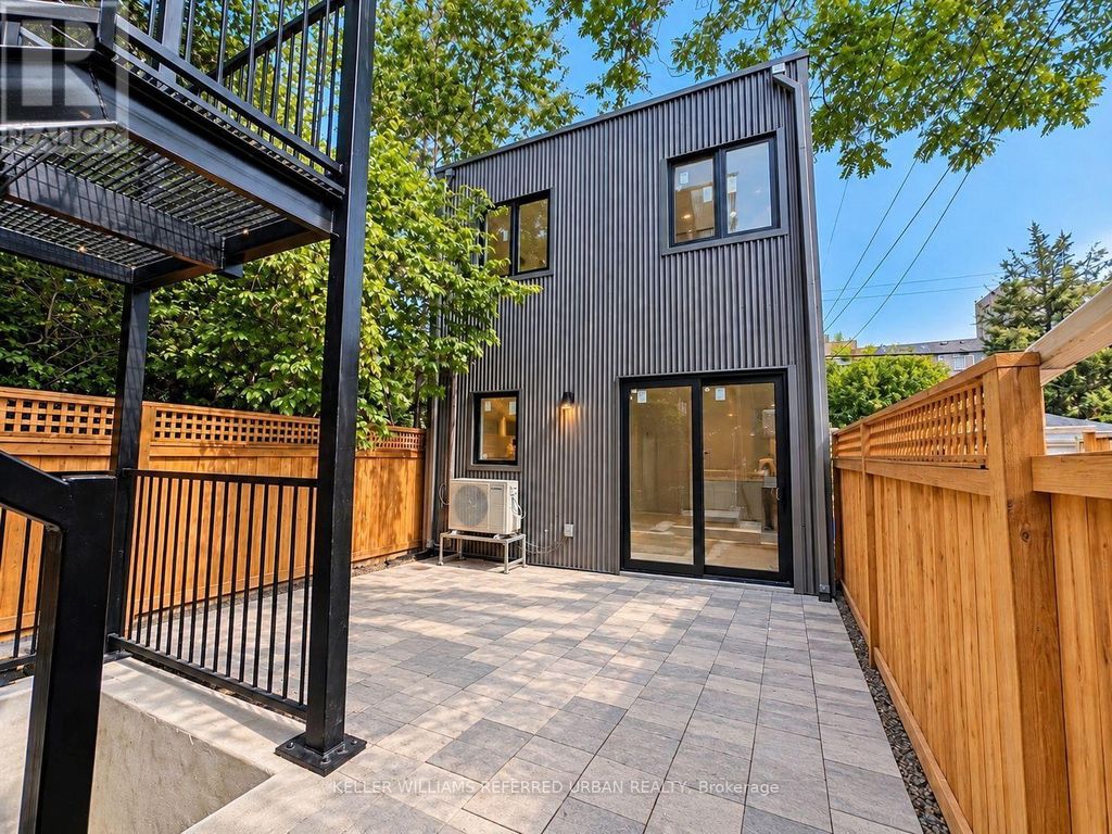 Laneway - 269 Brunswick Avenue, Toronto (university)