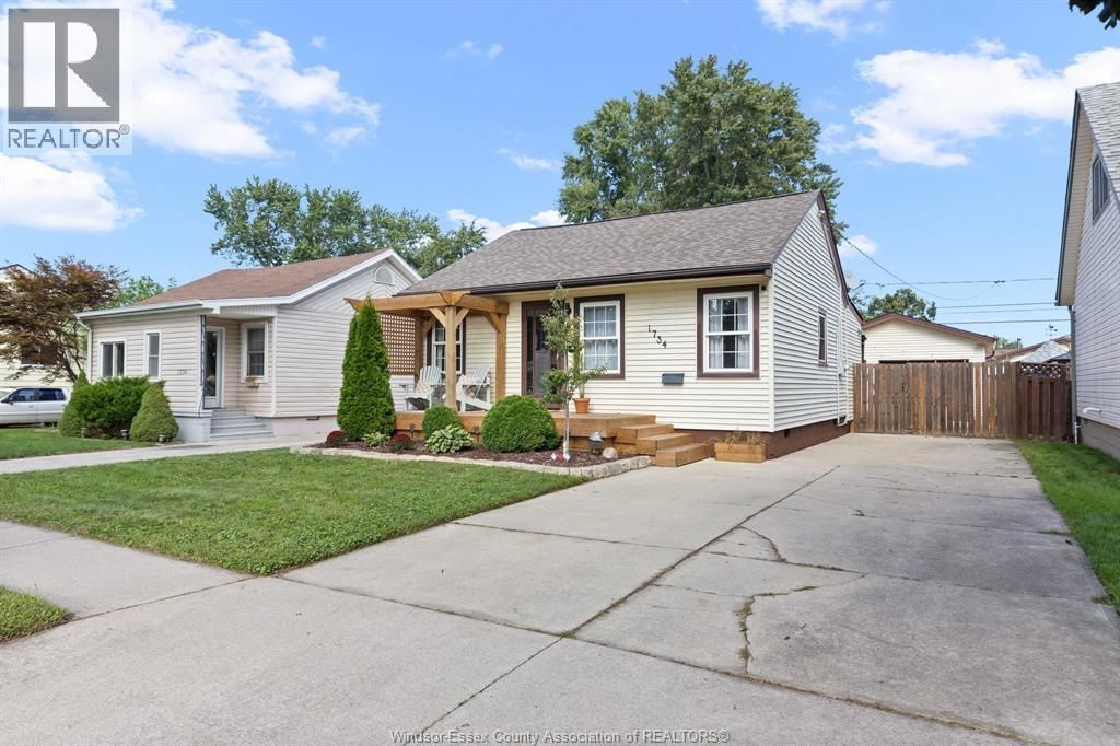 1734 Westcott, Windsor