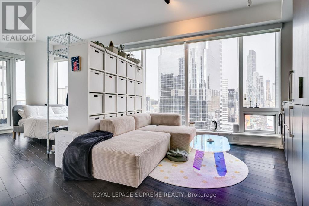 2112 - 197 Yonge Street, Toronto (church-Yonge Corridor)