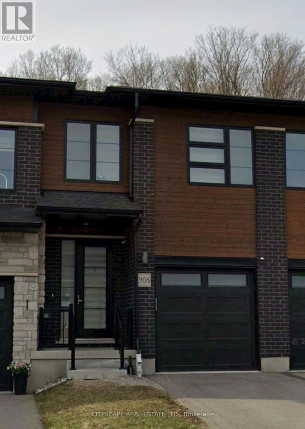 908 Robert Ferrie Drive, Kitchener
