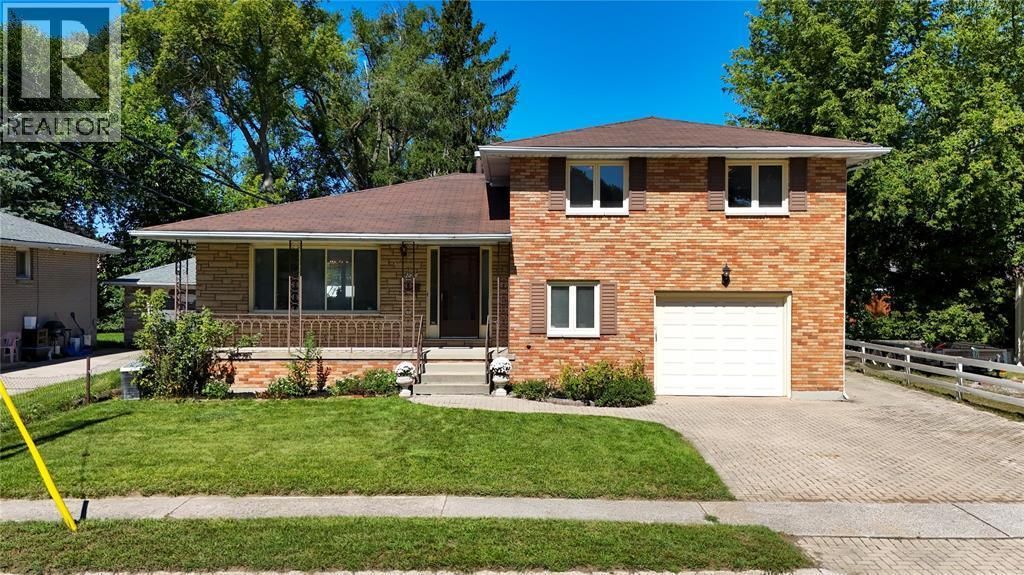 820 Alexander Street, Sarnia