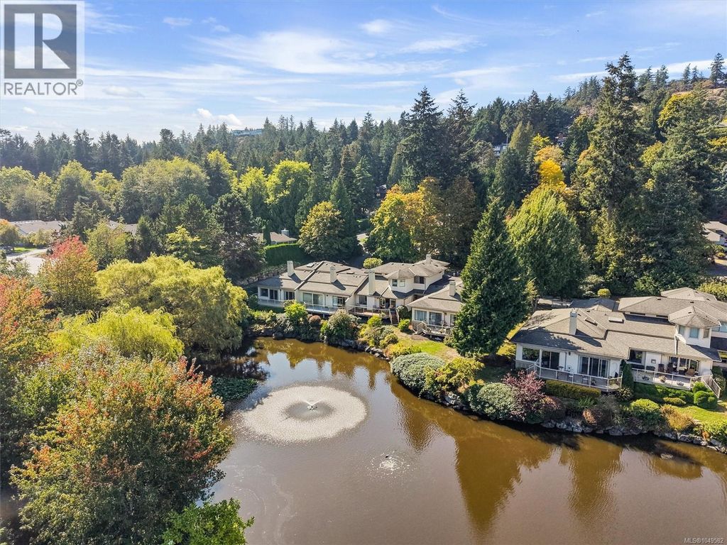 3 4701 Lochside Dr, Saanich