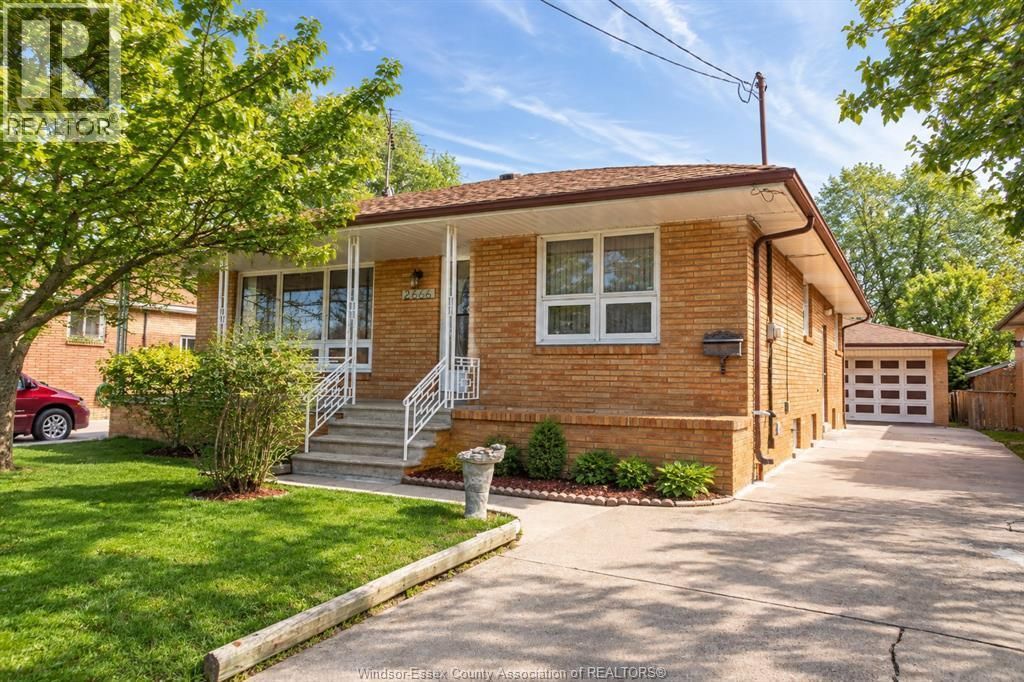 2666 Jos St. Louis, Windsor