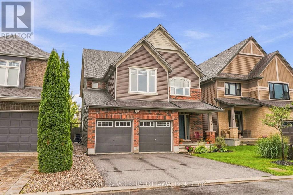 704 Wrangler Circle, Ottawa