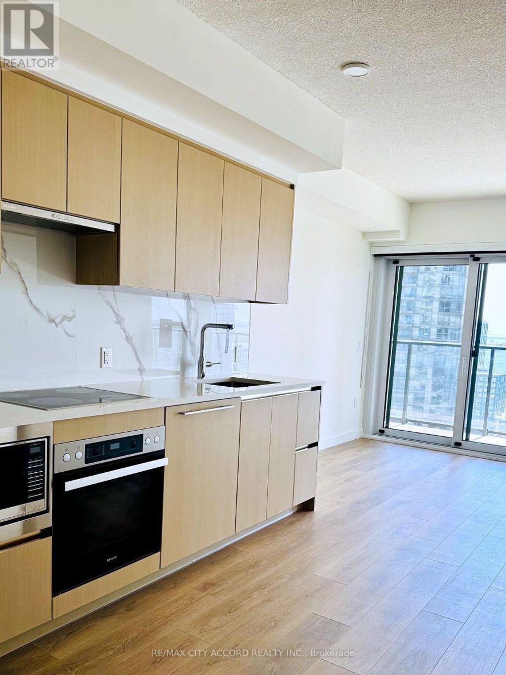 1906 - 1 Concord Cityplace Way, Toronto (waterfront Communities)