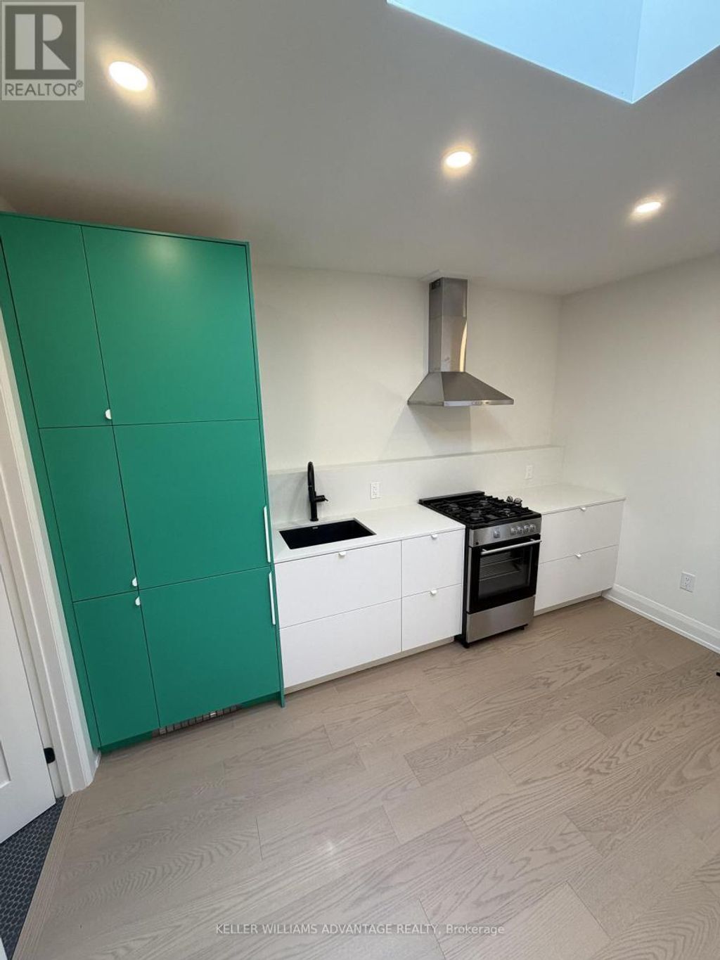 202 - 2034 Danforth Avenue, Toronto (danforth)
