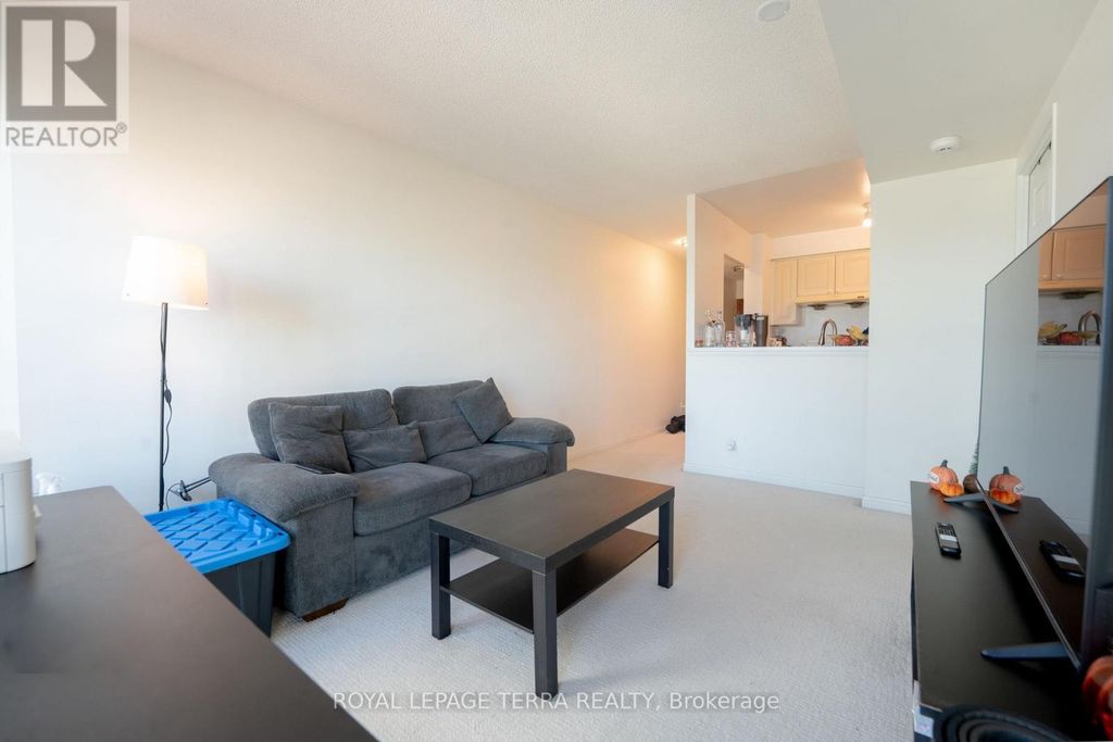 915 - 8 Lee Centre Drive, Toronto (woburn)