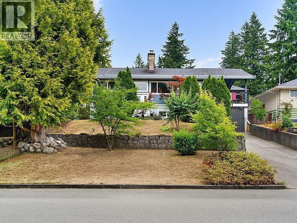 937 Kinsac Street, Coquitlam