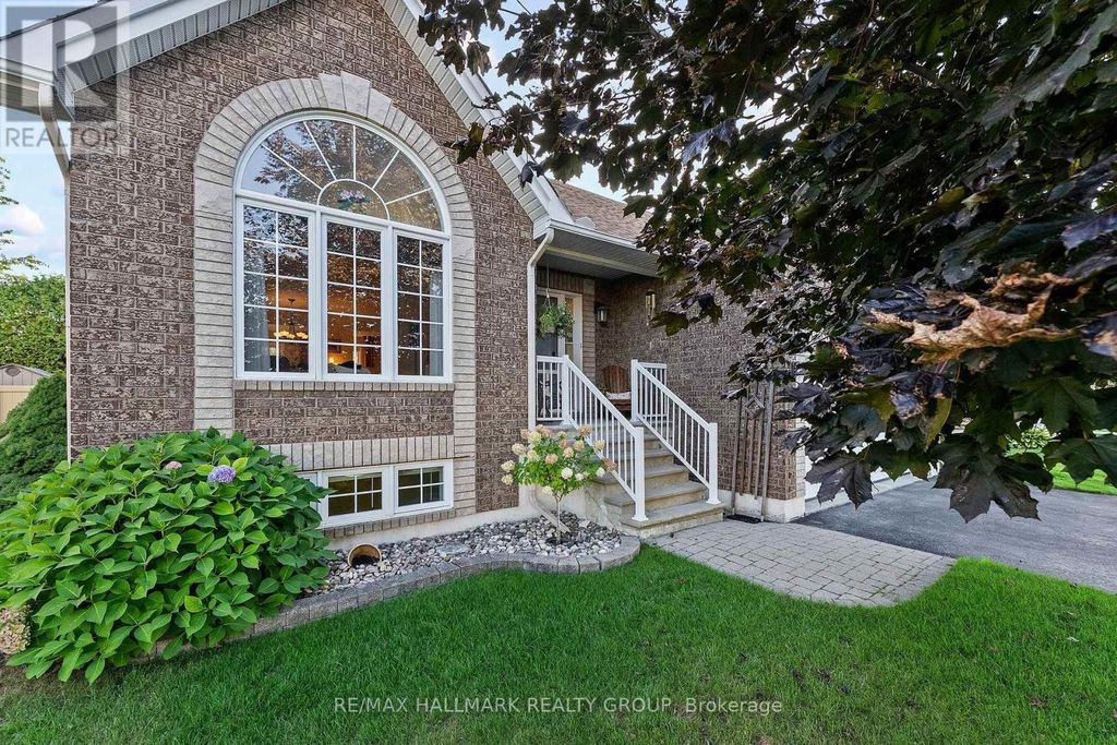95 Lloydalex Crescent, Ottawa