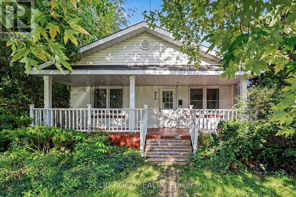 889 Mountainview Avenue, Ottawa