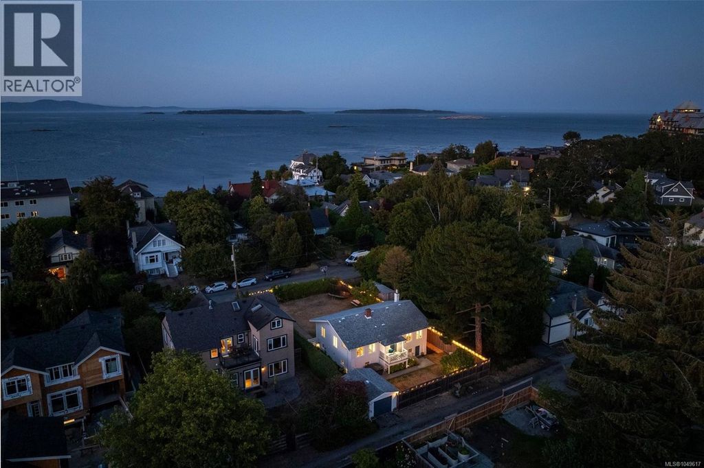 1050 Deal St, Oak Bay