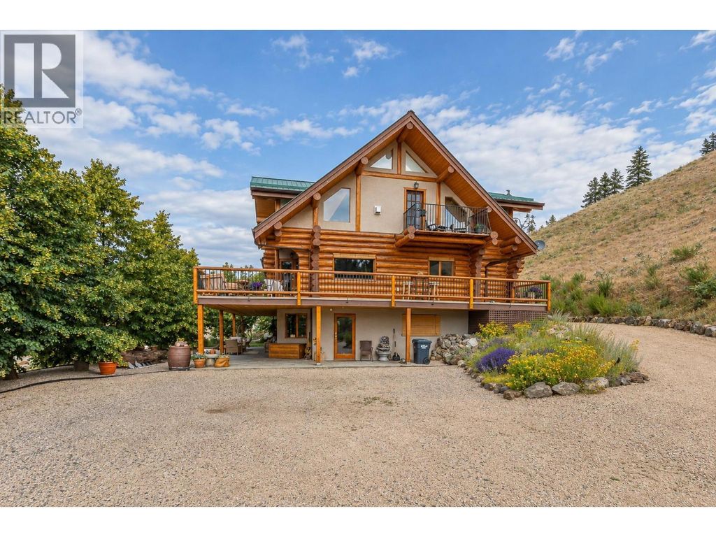 1225 Round Lake Road, Armstrong