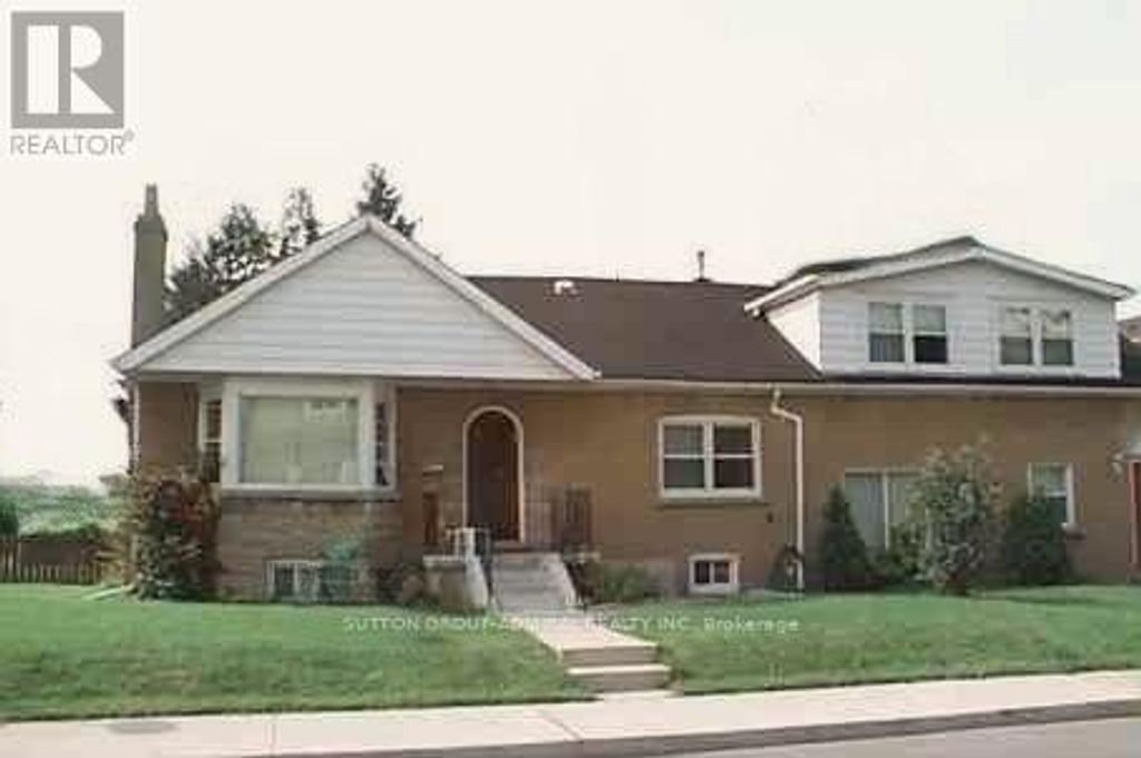 82 Meighen Avenue, Toronto (crescent Town)
