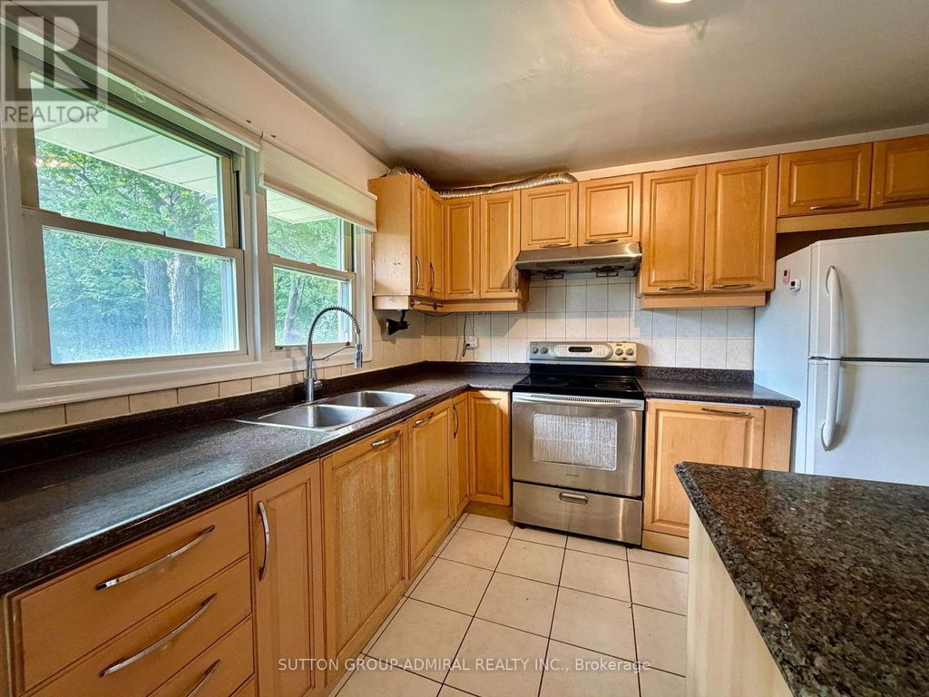 6 Highhill Drive, Toronto (tam O'shanter-Sullivan)