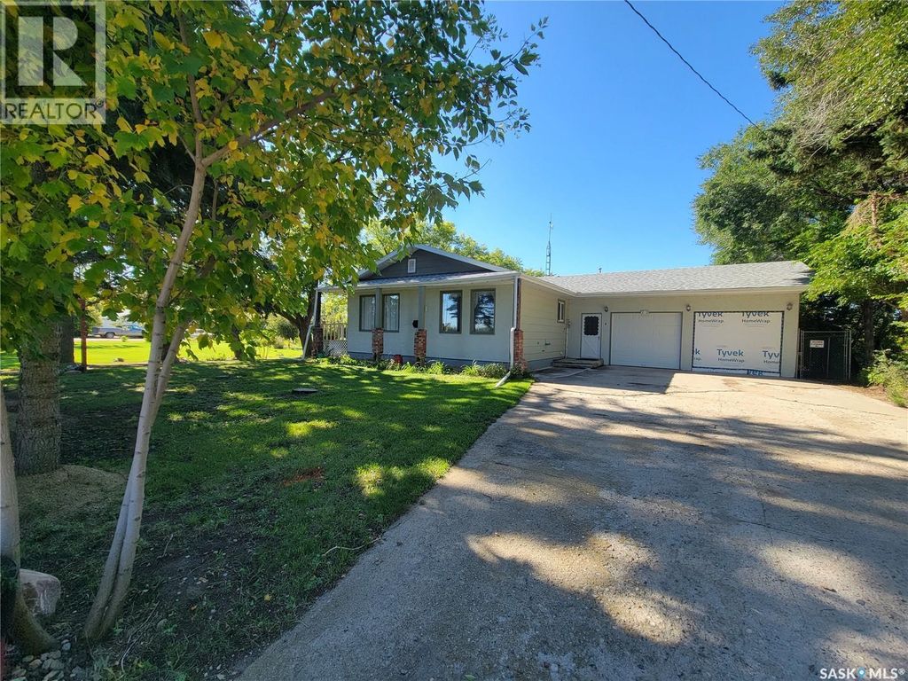 200 & 202 Saskatchewan Avenue, Tramping Lake