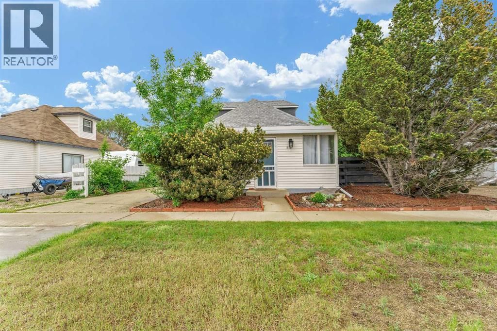 817 Main Street S, Redcliff