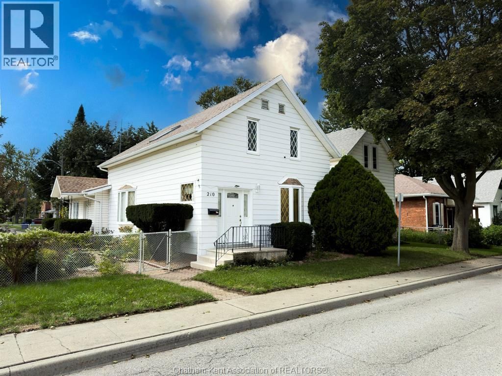 210 Adelaide Street South, Chatham