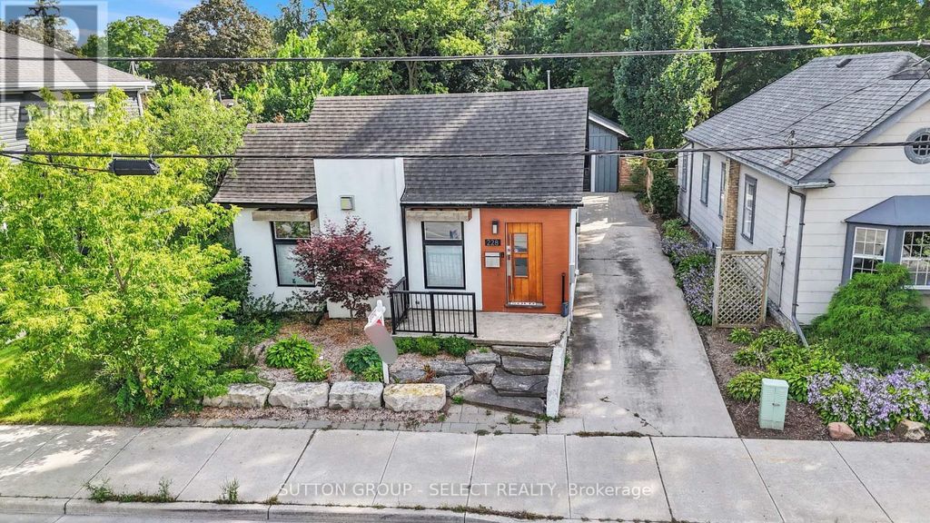 228 Riverside Drive, London North (north N)