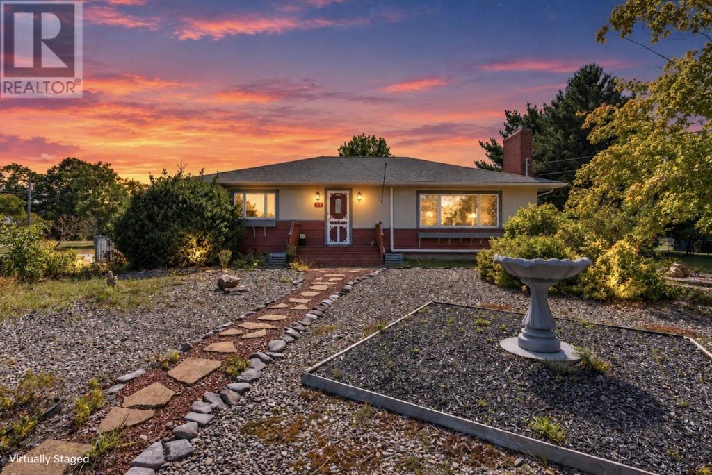 12 Cedar Street, East Kingston