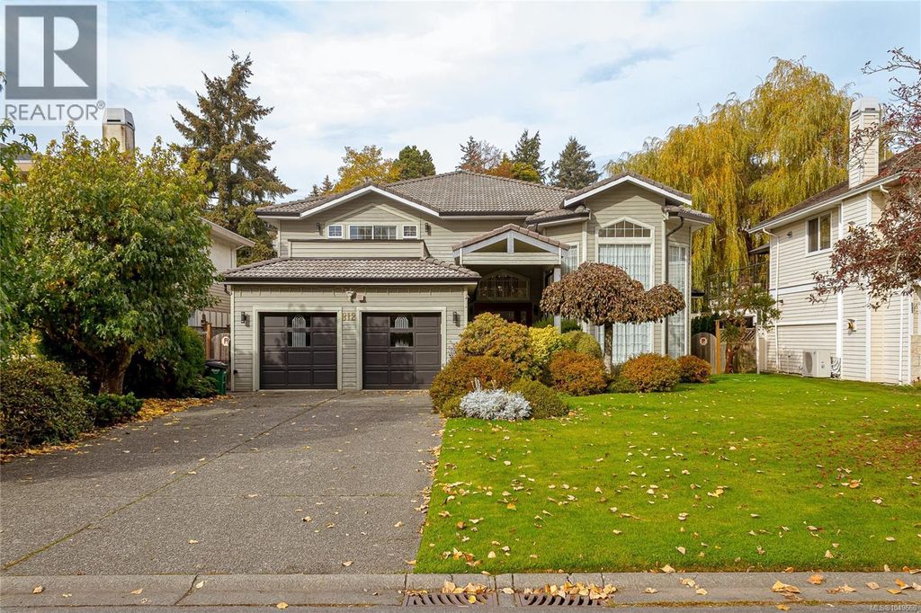 812 Dalewood Lane, Saanich