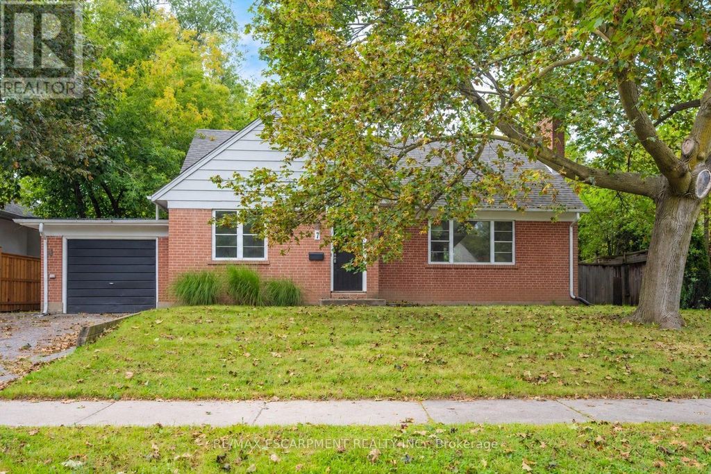 7 Washington Avenue, Oakville (co Central)