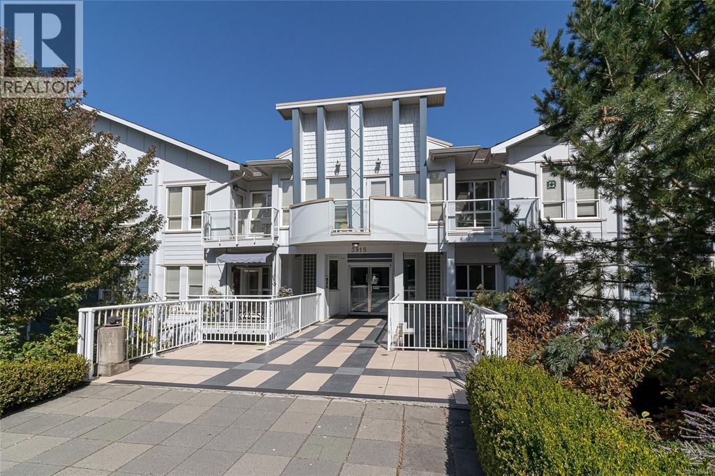 112 3915 Carey Rd, Saanich