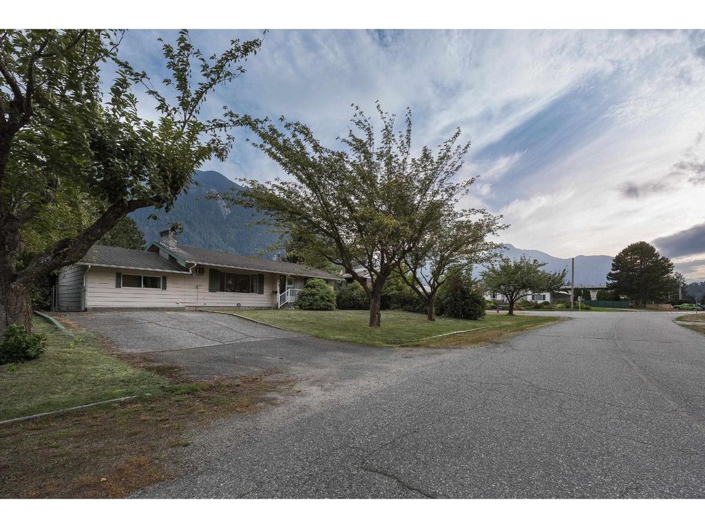 710 Coquihalla Street|hope, Hope