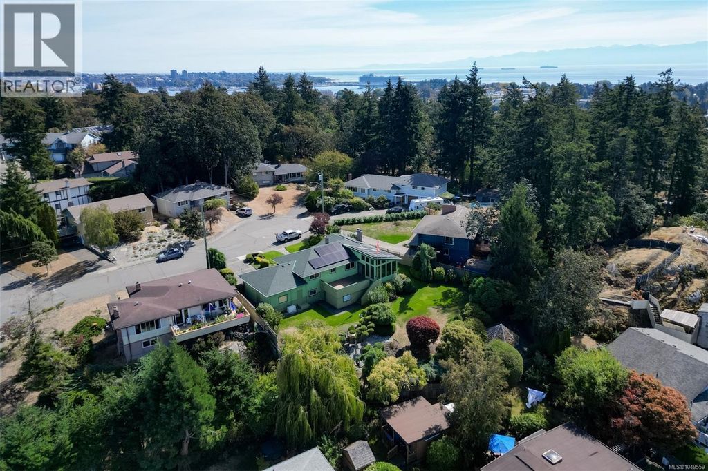 1189 Highrock Pl, Esquimalt