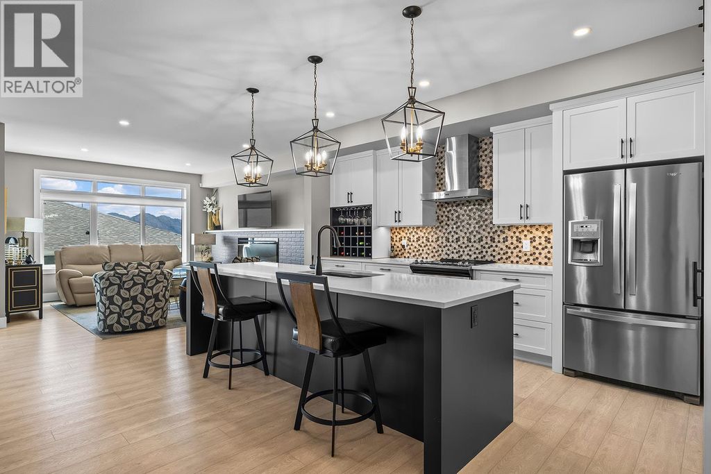 3352 Hawks Crescent, West Kelowna