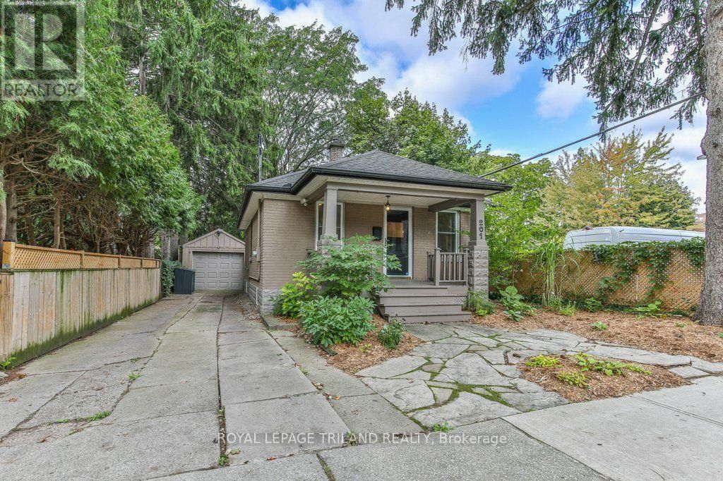 201 Langley Street, London South (south F)