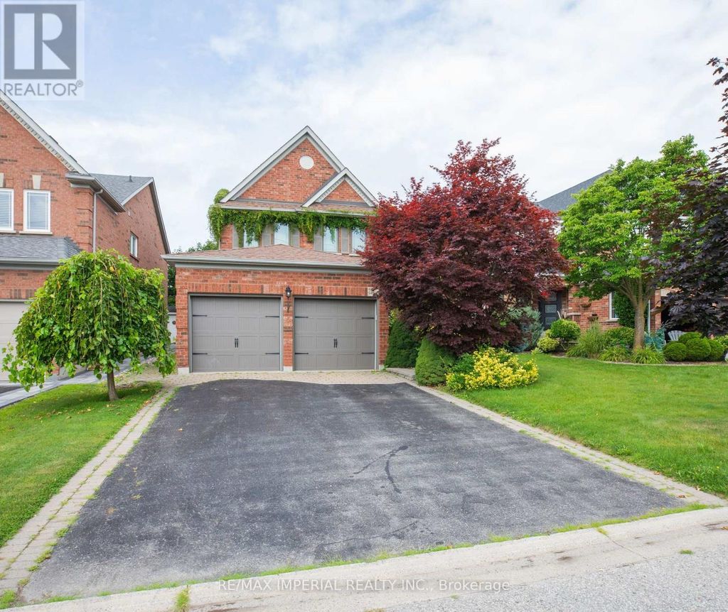 18 Windbreak Crescent, Whitby (williamsburg)