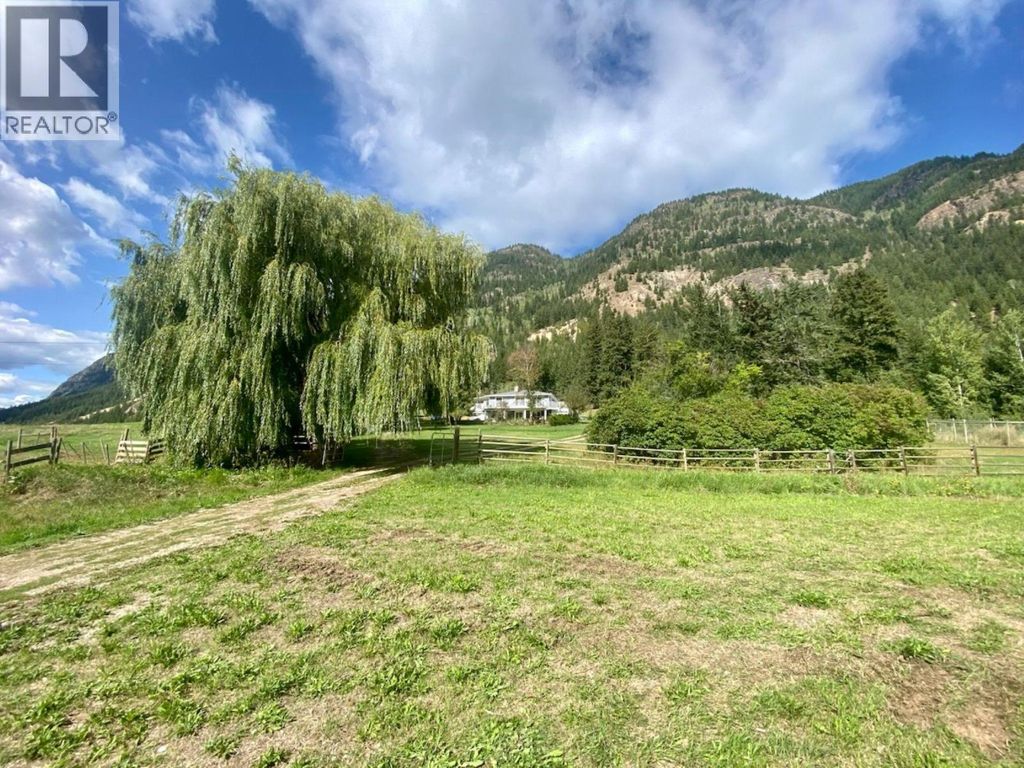 400 Agate Bay Road, Barriere