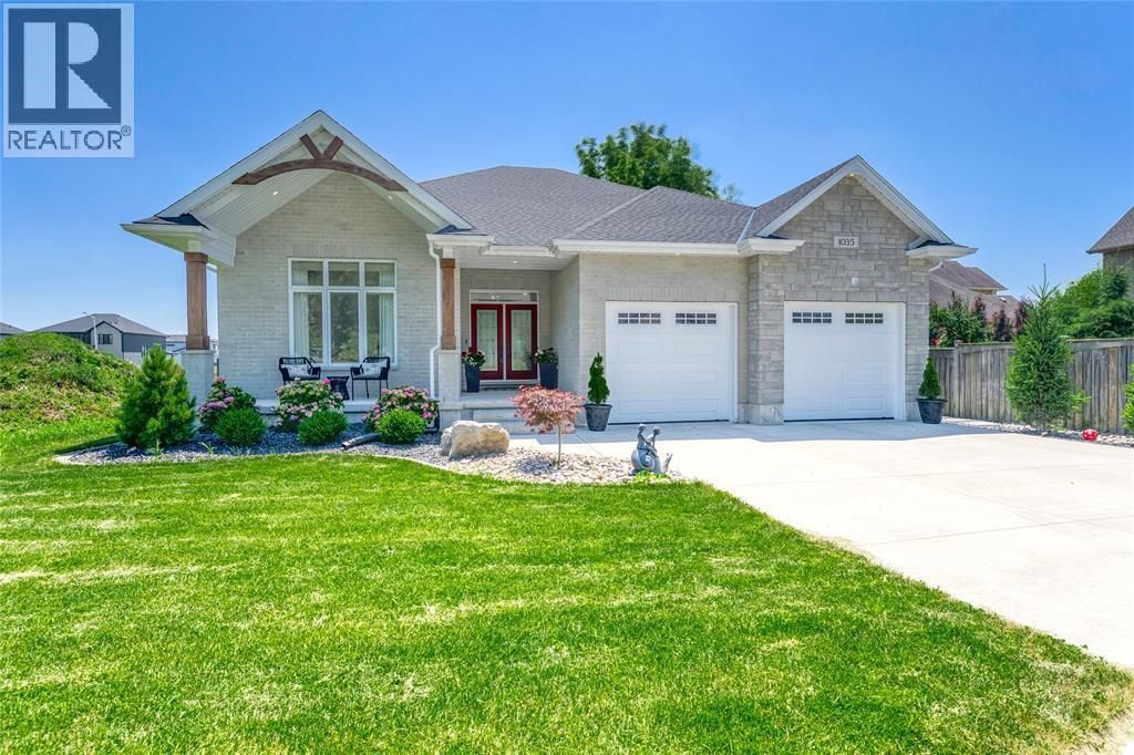 1035 Bratanek Boulevard, Sarnia