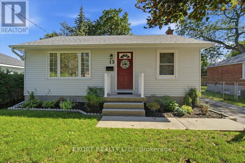 13 Montgomery Boulevard, Belleville (belleville Ward)