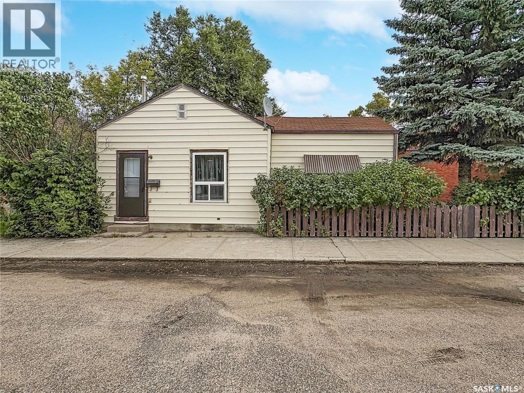 112 Main Street, Harris