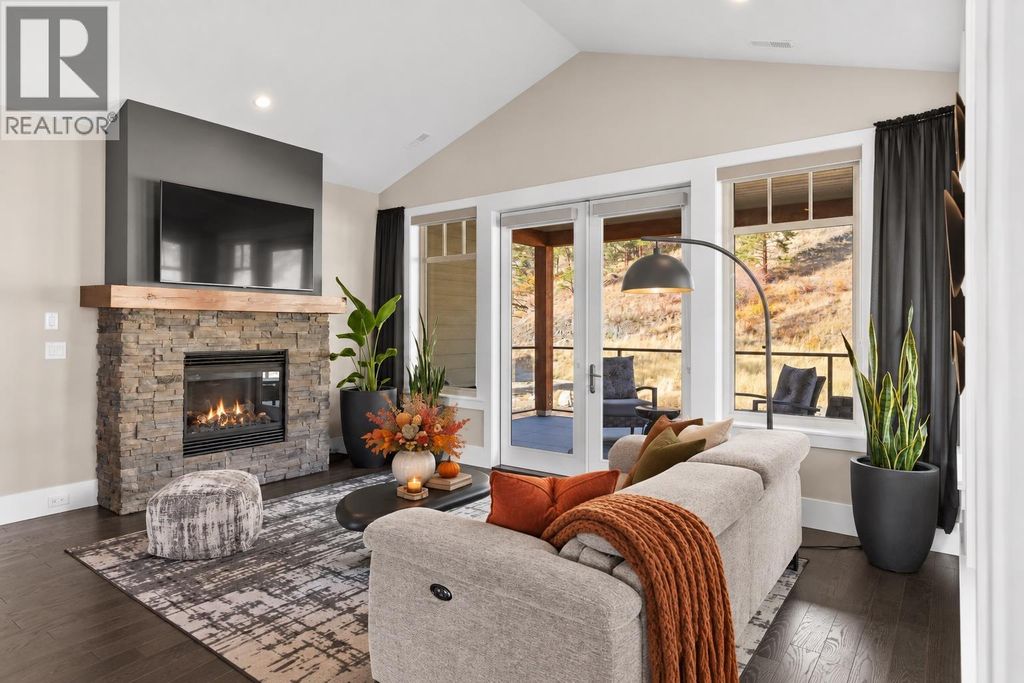 4000 Redstone Crescent Unit# 221, Peachland
