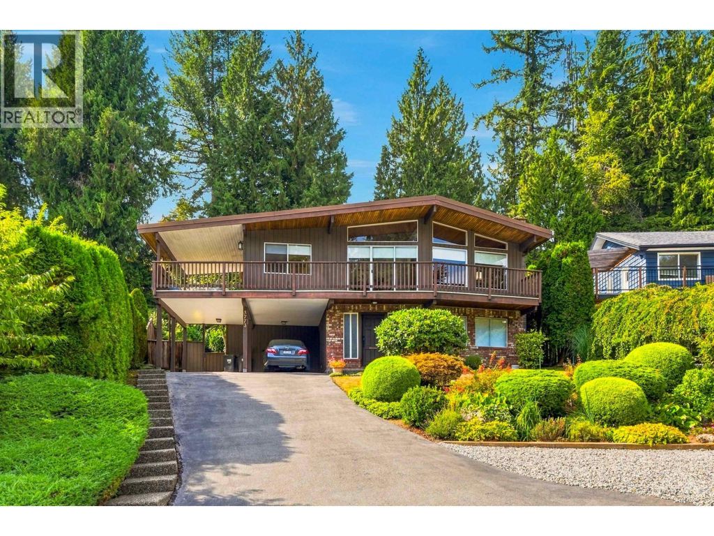 3773 Regent Avenue, North Vancouver