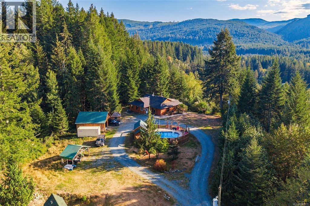 5982 Mayo Rd, Lake Cowichan